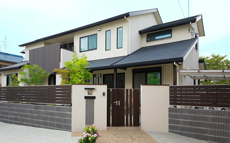 築50年以上の日本家屋を建替えた二世帯住宅です。
